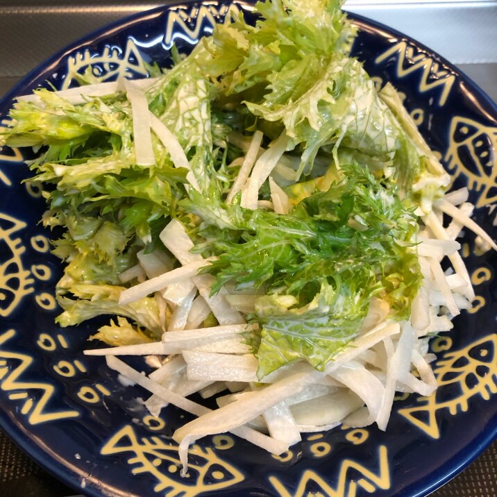 シャキシャキ♪大根とわさび菜のマヨ醤油サラダ^_^